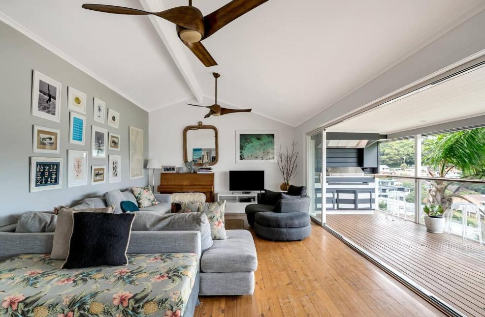 4 BRM Coastal Bliss I Minutes to Terrigal Haven photo 3