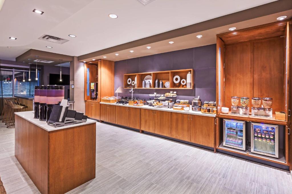 SpringHill Suites by Marriott Tulsa at Tulsa Hills - Tap to explore photos