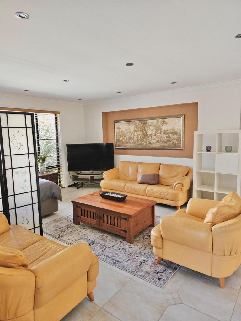 Guest Suite 800m to Beach
