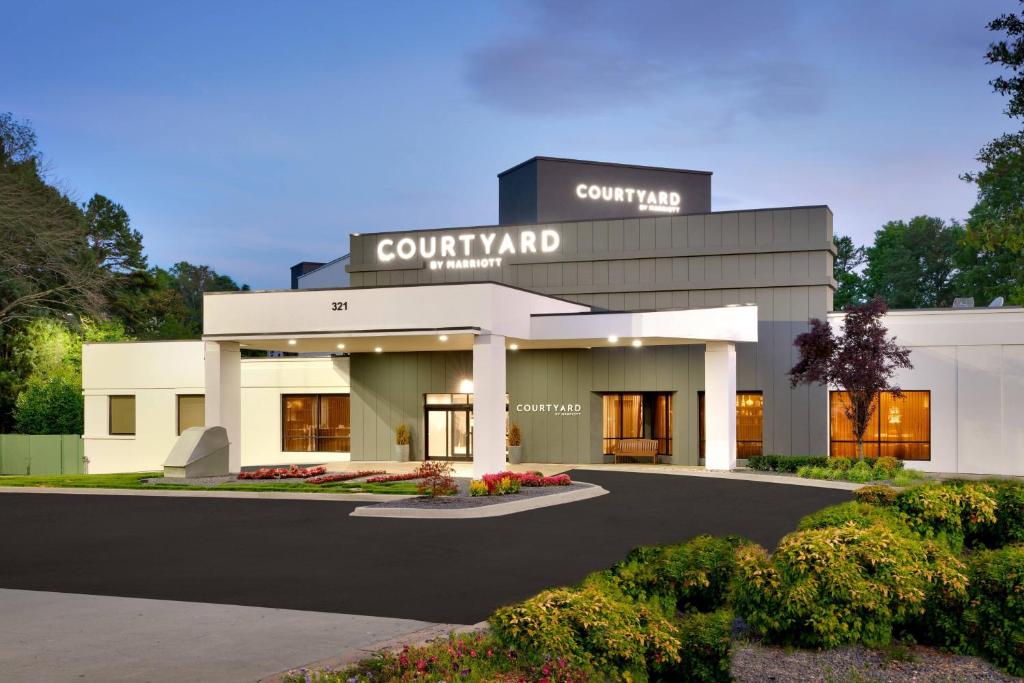 Courtyard by Marriott Charlotte Airport/Billy Graham Parkway image