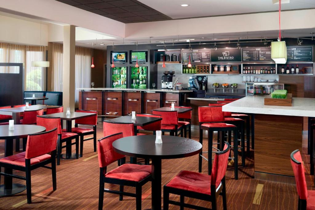 Courtyard by Marriott Columbus image