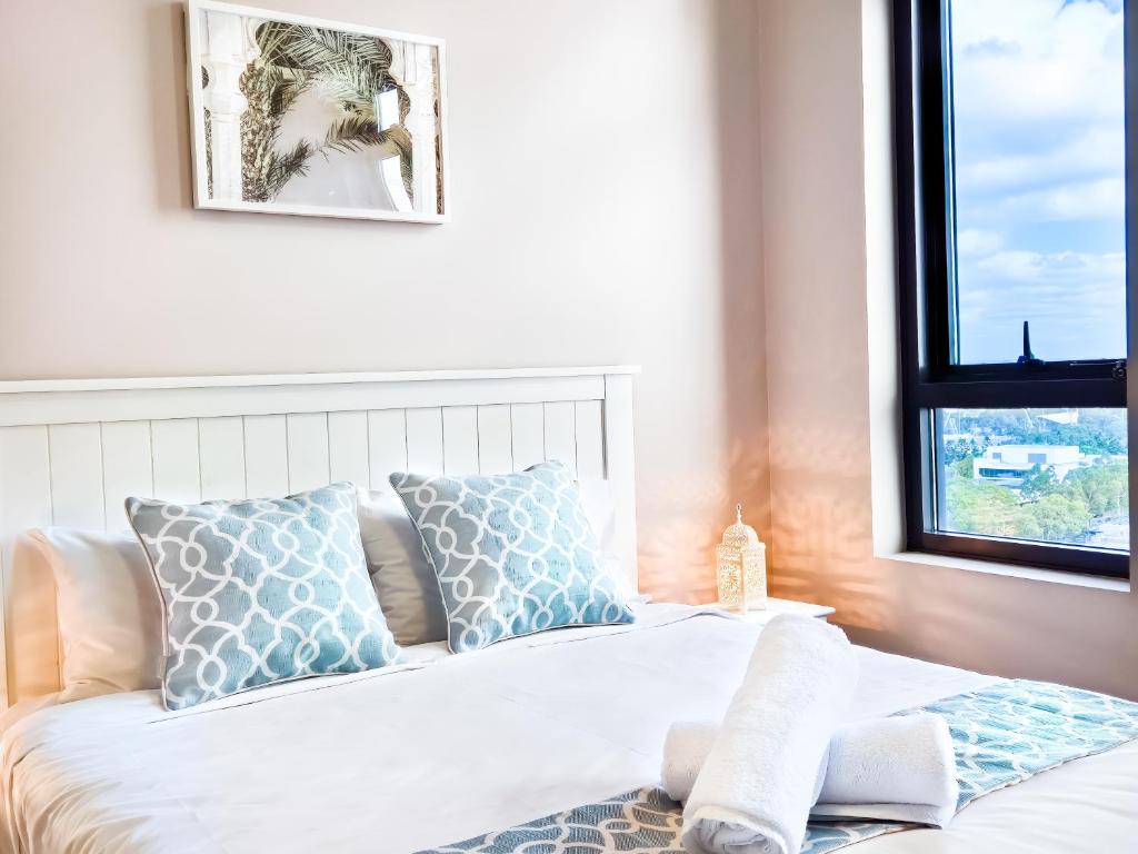 Olympic Park Escape 2BR w Gym, Pool & Free Parking photo 2