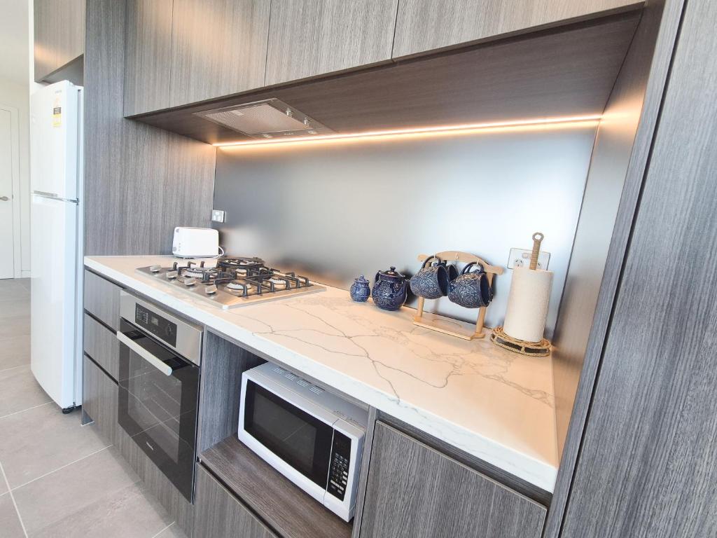Olympic Park Escape 2BR w Gym, Pool & Free Parking photo 4