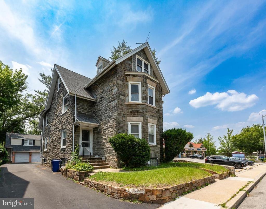 New! Ground-level 2b2b In Bryn Mawr W Parking!! image