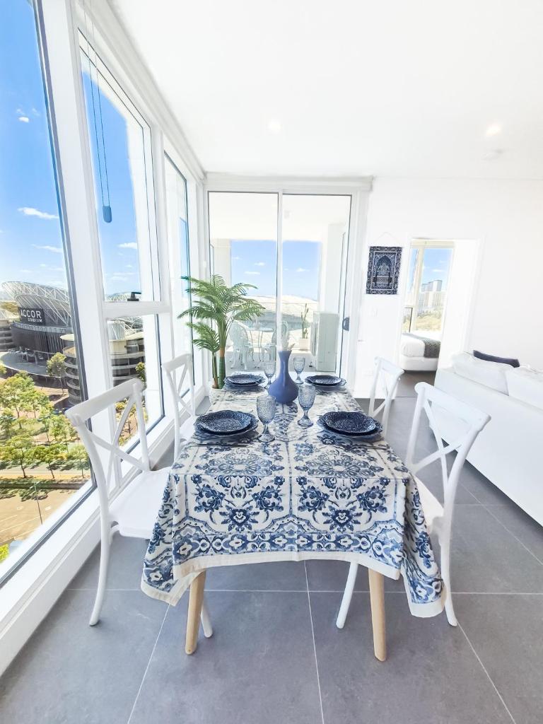 Olympic Park Escape 2BR w Gym, Pool & Free Parking photo 1