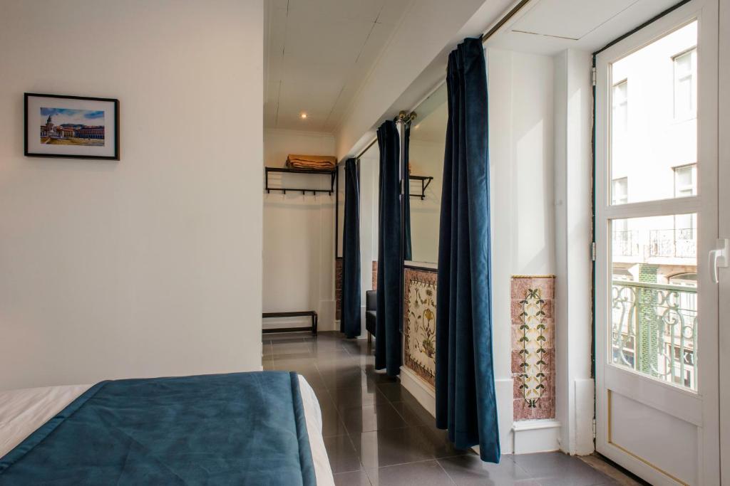 Сьюит (Люкс с балконом), PH Downtown Suites