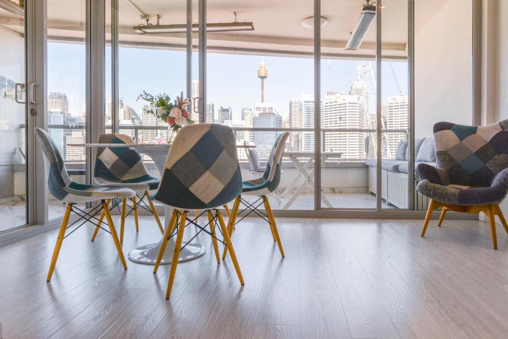 Stunning Darling Harbour View Apartment & Parking