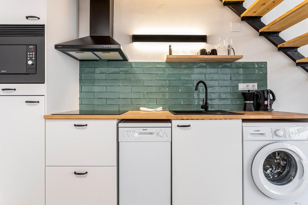 Marie Curie Flats, Lovely Duplex 2 - Tap to explore photos