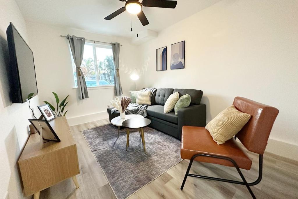 Molivu Homes 1BR - New Build, Pet Friendly, W-D image