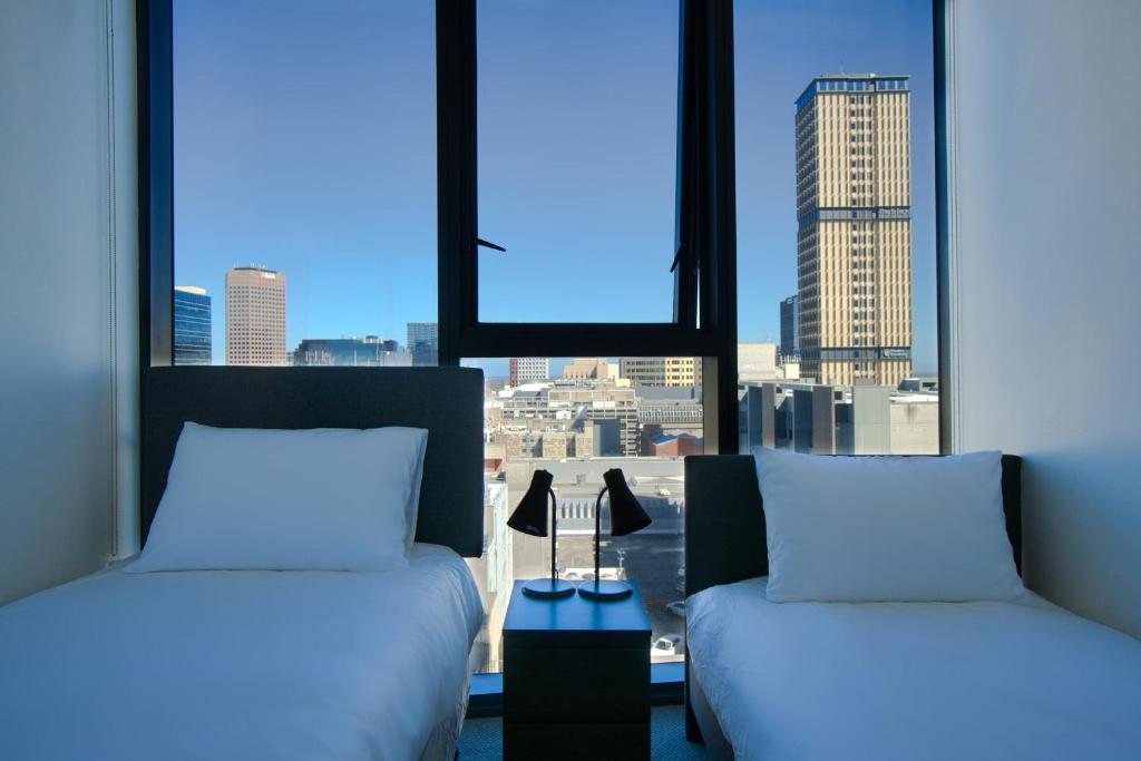 Rundle Retreat - 2BR Apartment with stunning views photo 2