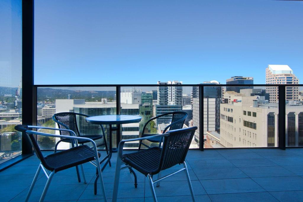 Rundle Retreat - 2BR Apartment with stunning views photo 4