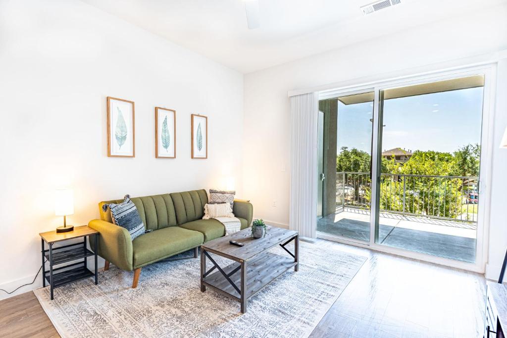 Cozy 1 Bedroom - Gated - 20min Downtown ATX image