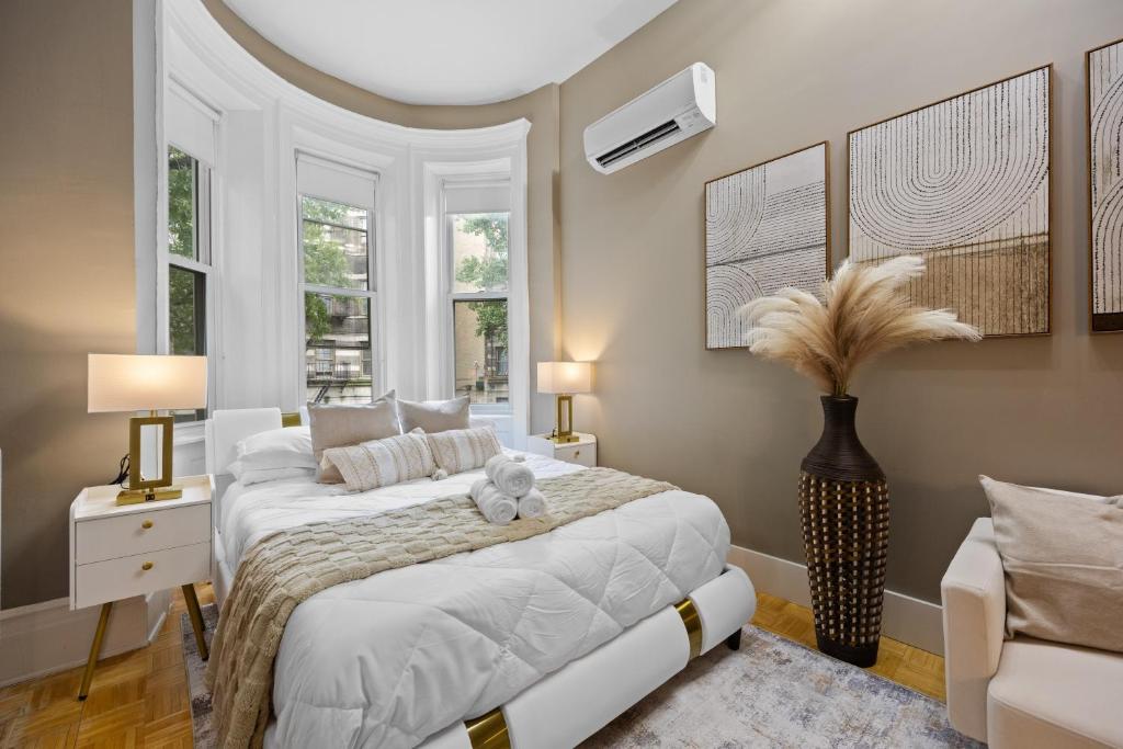 Prime Location 2 BDR Loft with Patio, Steps to Subway at "Vintage Luxe" image