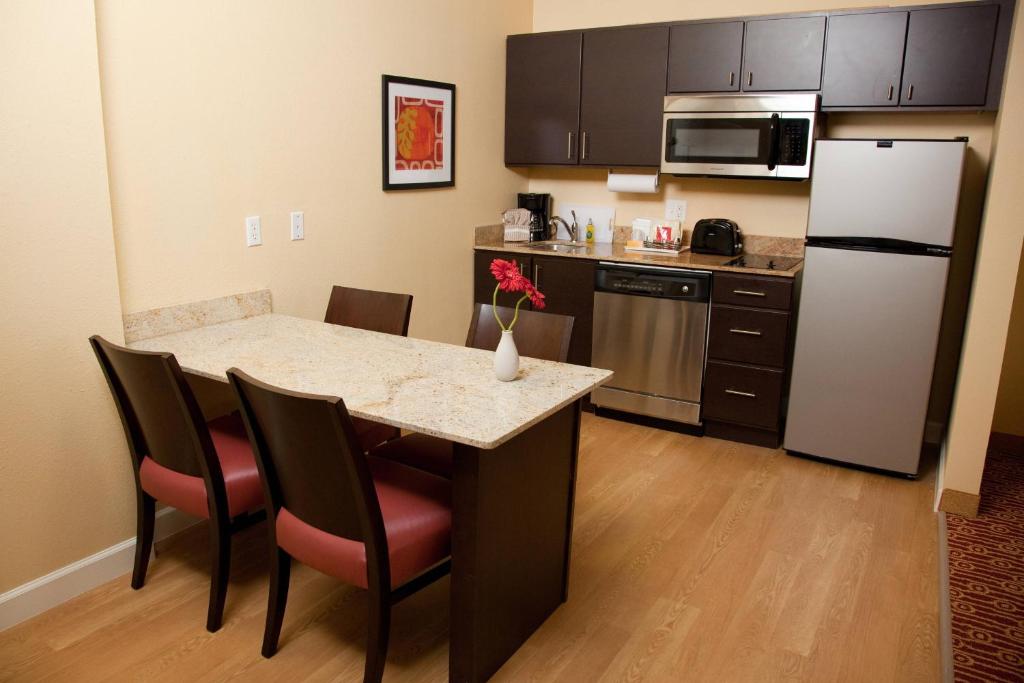 TownePlace Suites by Marriott Lake Jackson Clute Room Type - King Studio with Sofa Bed