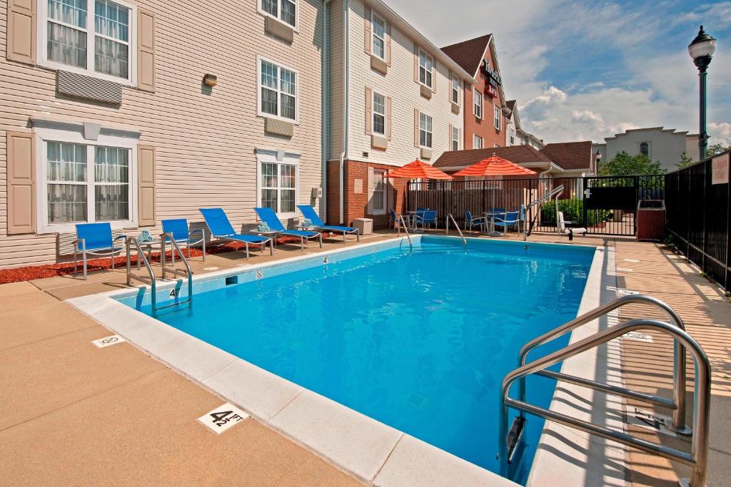 Towneplace Suites By Marriott Bloomington image