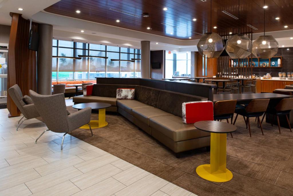 SPRINGHILL SUITES KANSAS CITY NORTHEAST image