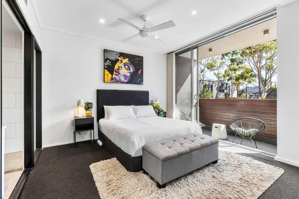 Beautiful House in Glebe with Two-Car Garage photo 1