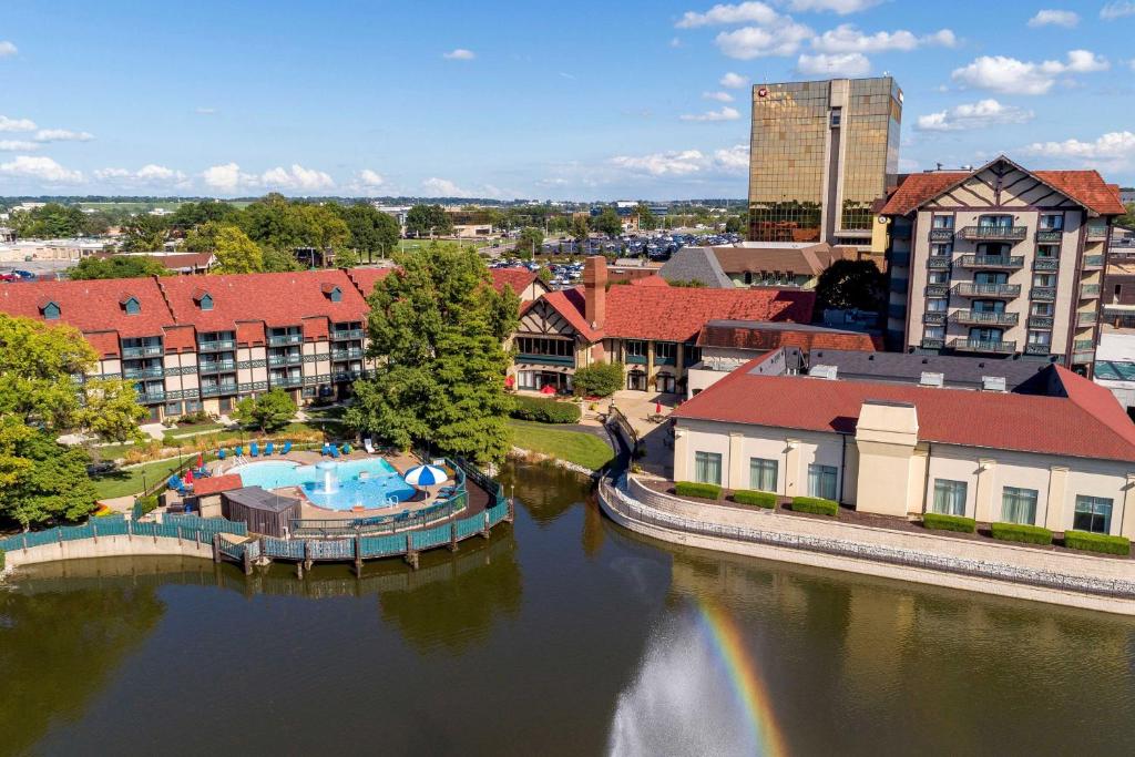 Sheraton Westport Chalet Hotel St. Louis image