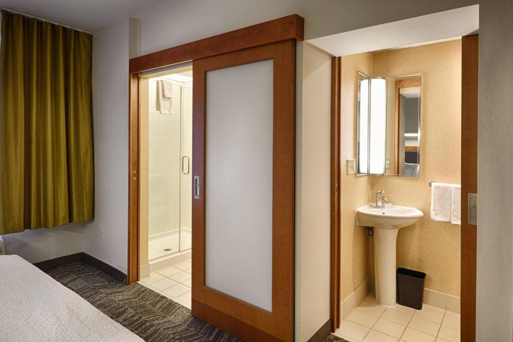 SpringHill Suites by Marriott Albany-Colonie - Tap to explore photos