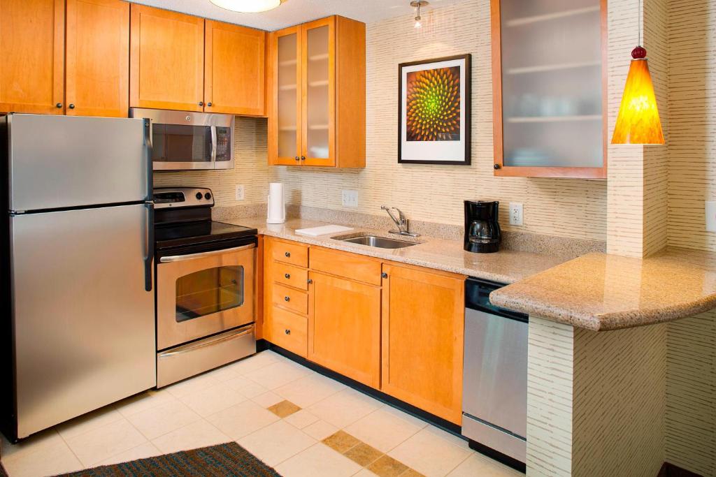 Residence Inn by Marriott Roanoke Airport image