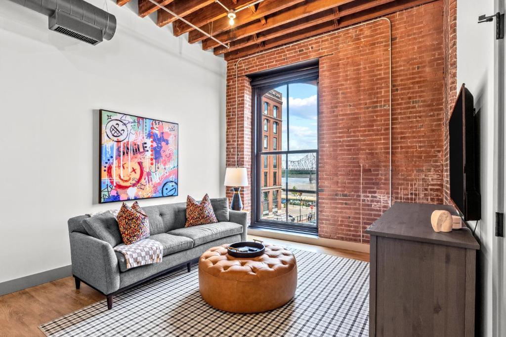 1BR DWTN Loft-Parking-WD-G209 image