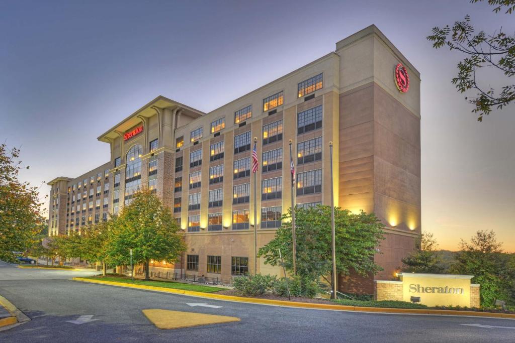 Sheraton Baltimore Washington Airport Hotel - BWI image