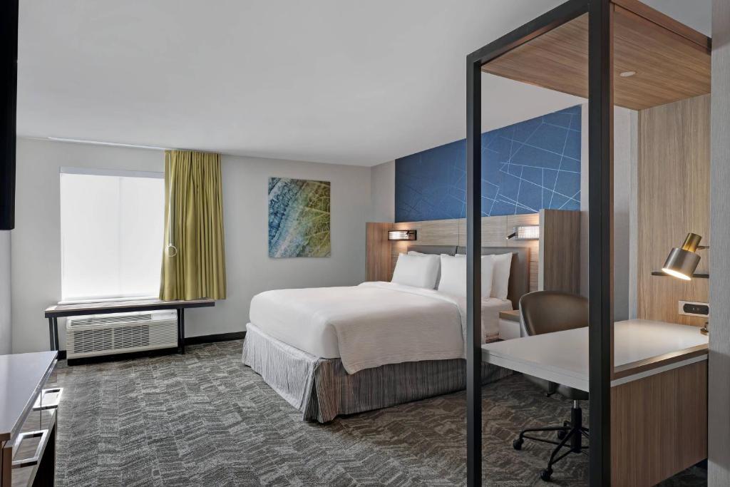SpringHill Suites by Marriott Palm Desert - Tap to explore photos