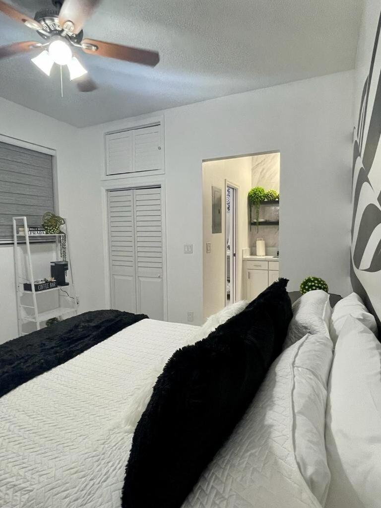 Cozy Studio, Prime Location, Remodeled, 1 Parking image