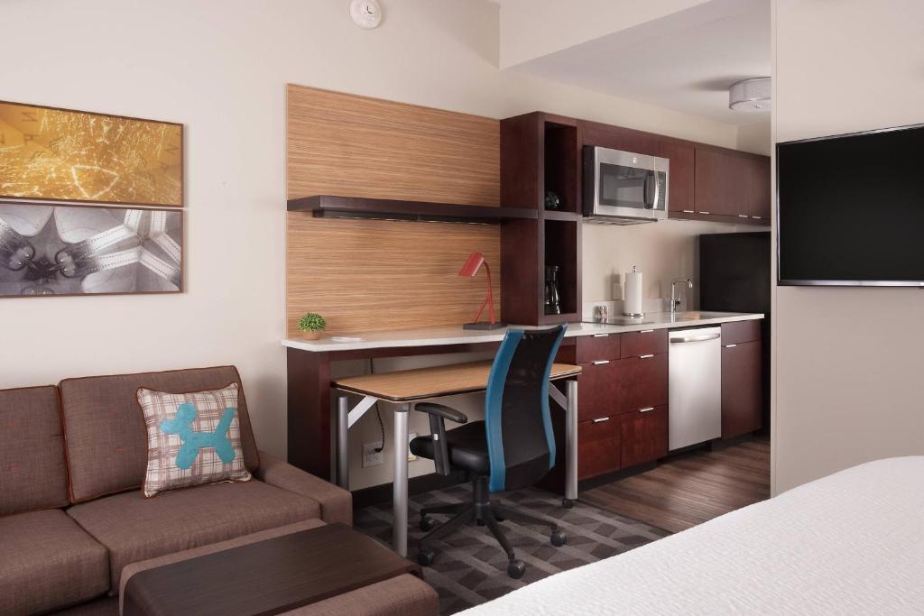 TownePlace Suites Charleston Airport/Convention Center image