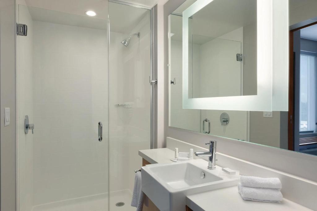 SpringHill Suites by Marriott Houston Northwest - Tap to explore photos