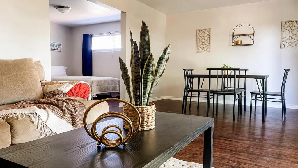 Work and Relax - Budget Vacation Spot Near Airport image