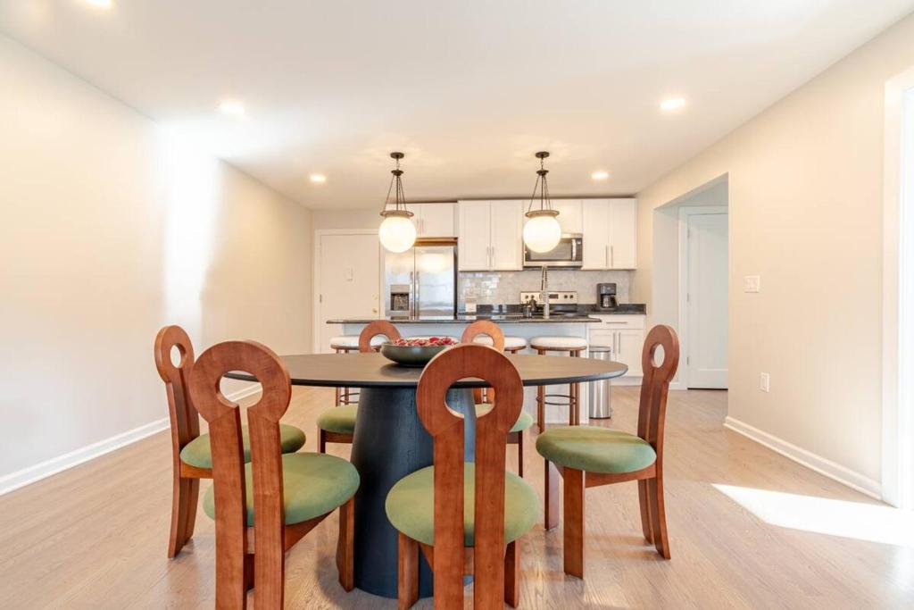 Westville Haven Modern2BR Near Yale and Onsite Parking image