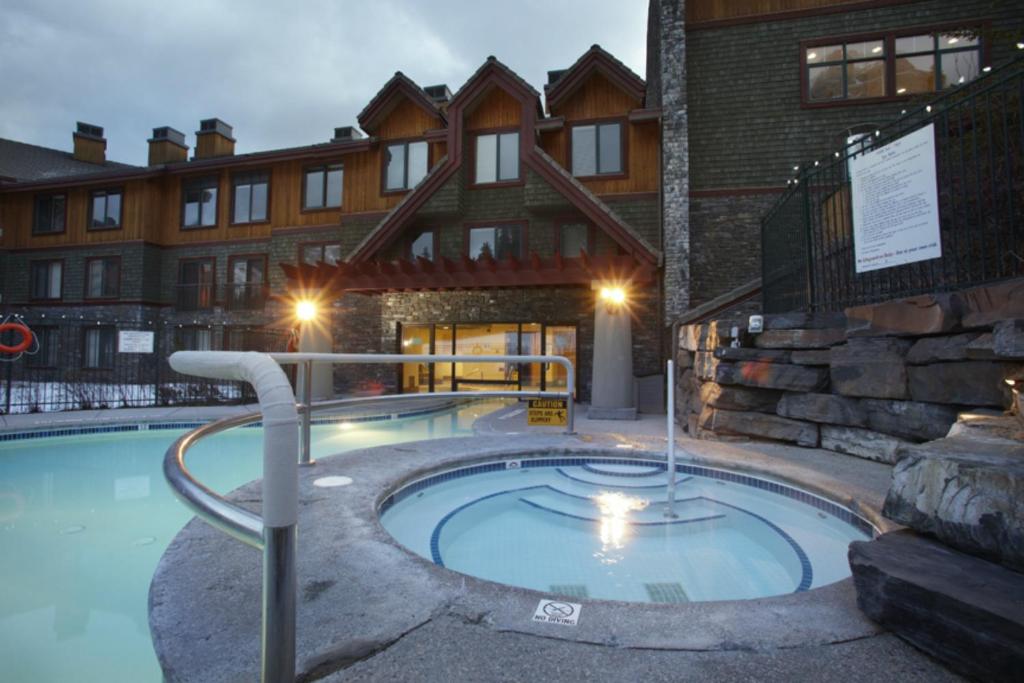 Platinum Suites Resort - Vacation Rentals photo 2