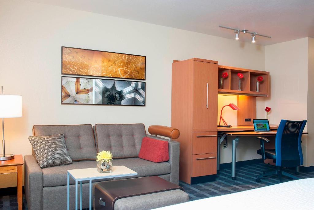 TownePlace Suites by Marriott Indianapolis Park 100 image