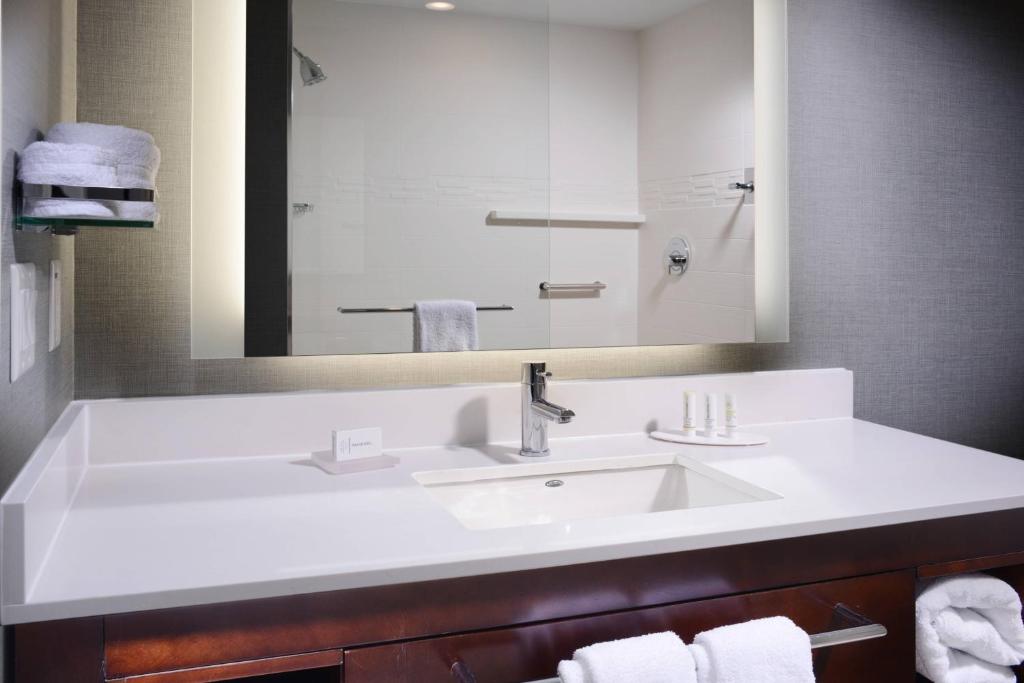 Residence Inn by Marriott Houston Pasadena - Tap to explore photos
