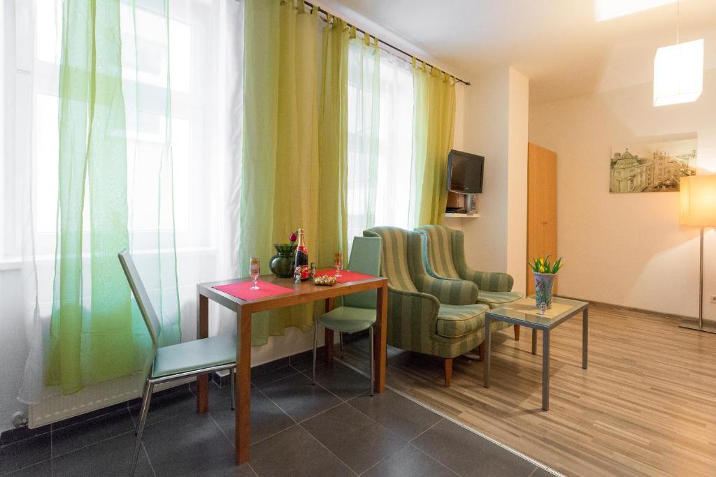 Двухместный (Номер-студио (для 2 взрослых)), Queens Apartments