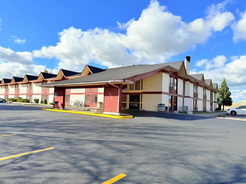 Red Lion Inn & Suites Post Falls image
