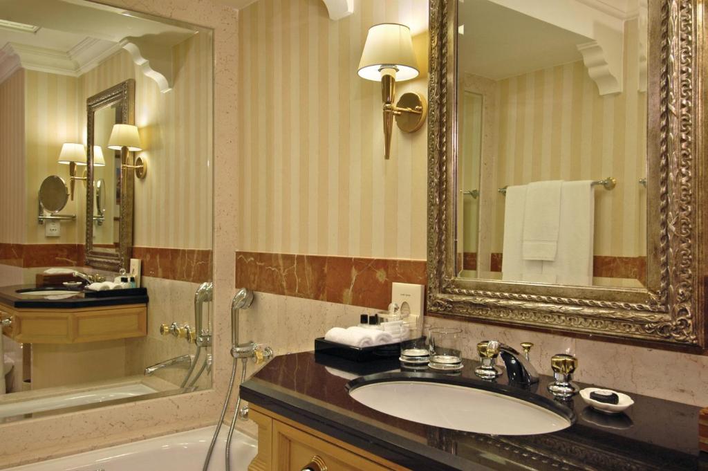 Grand Hyatt Muscat Room Type - King Room