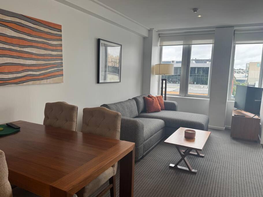 Jolimont Gem - East Melbourne Private Apt - MCG & Rod Laver Arena photo 3