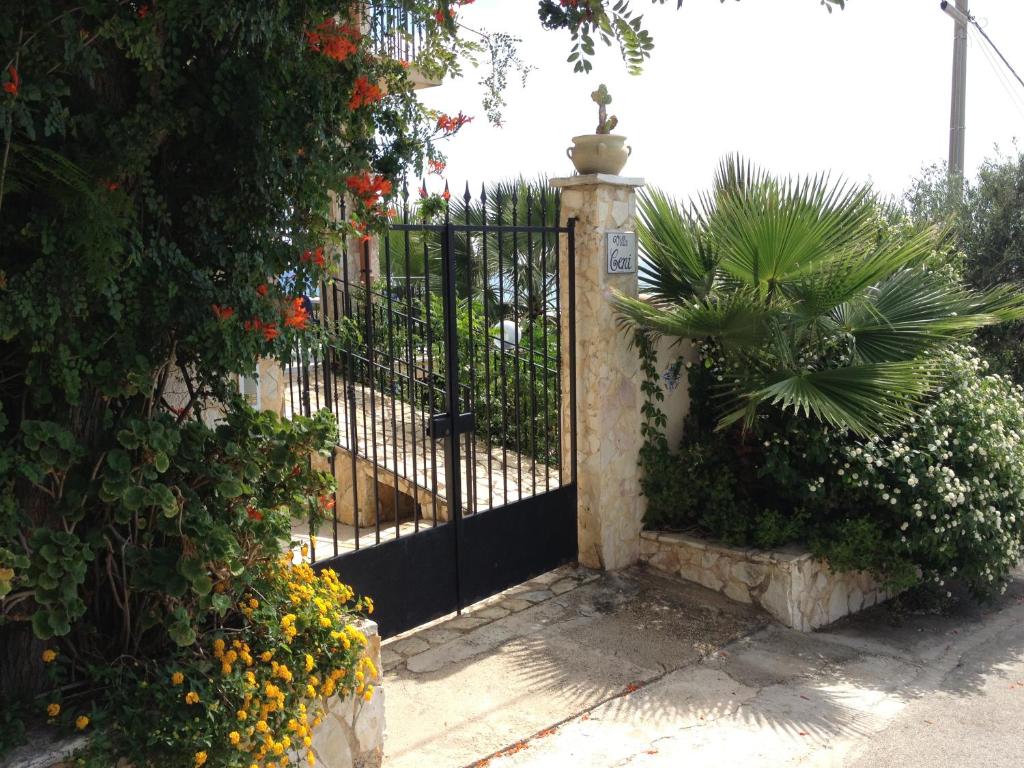 Villa Ceni - Appartamenti con camere, cucina, wc e terrazza sul mare in villa con piscina, giardino e parcheggio photo 3