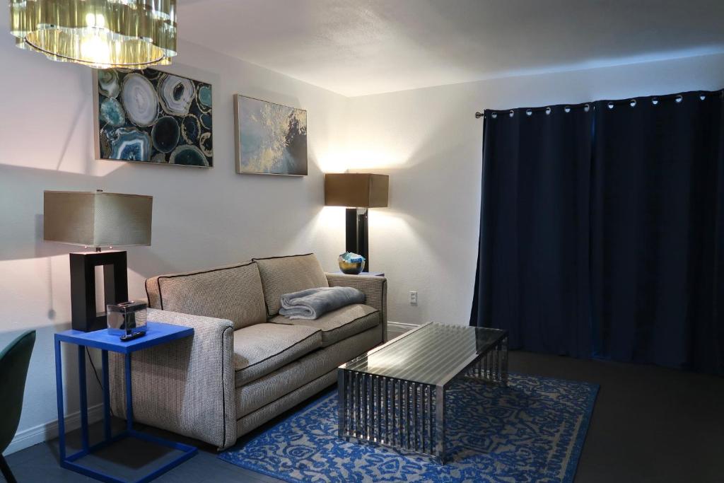 1 Bdrm Md Pkway image