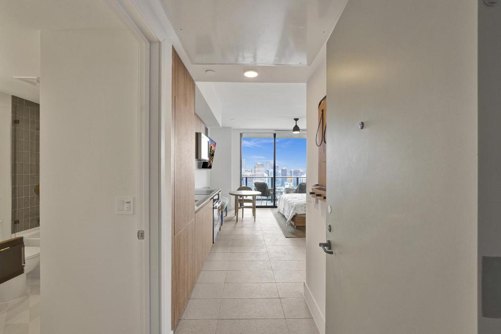 On 47th Floor! Free Parking & Views From The Top - Tap to explore photos