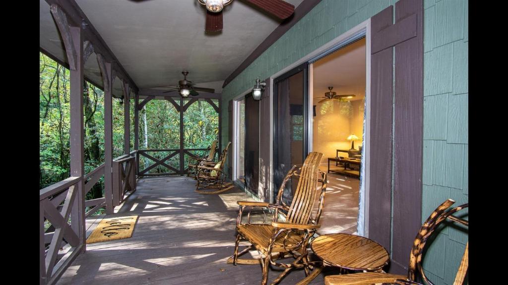 Shady Creek Cabin image