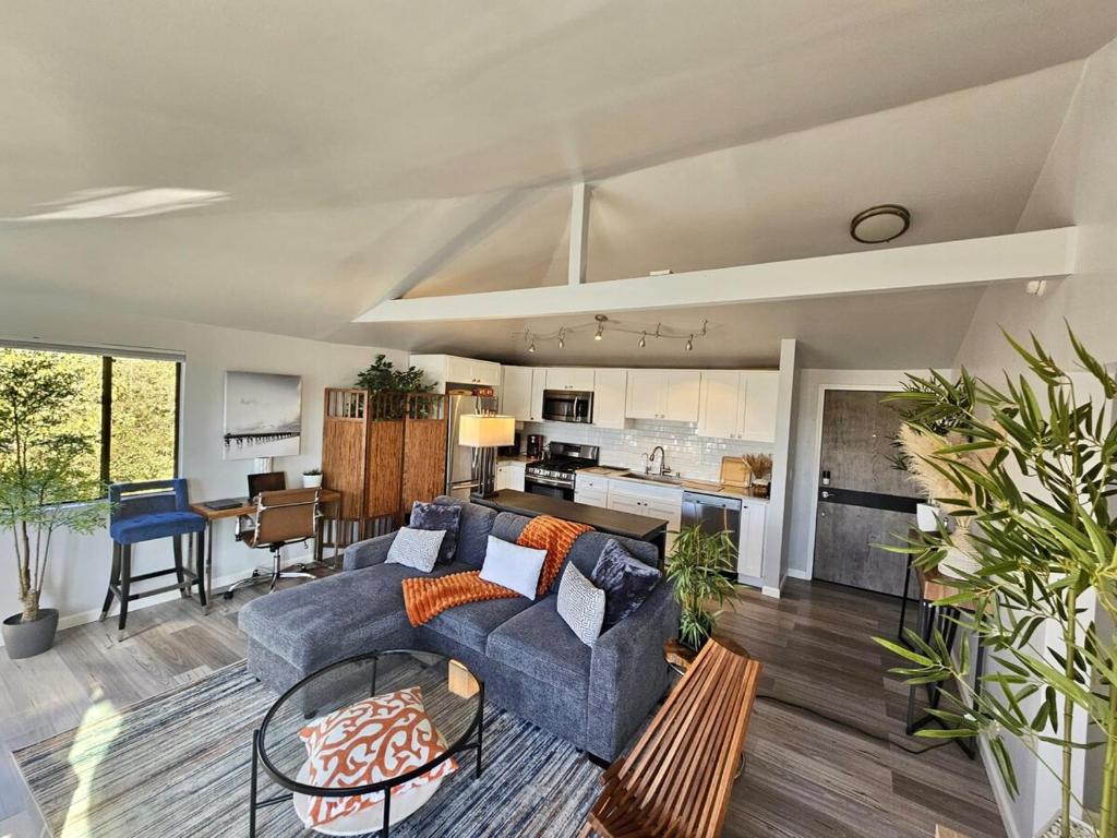 Your Perfect Combo Comfort and Stunning City Views image