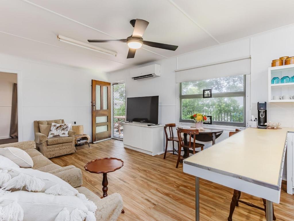 Cosy Pet Friendly Beach House photo 2