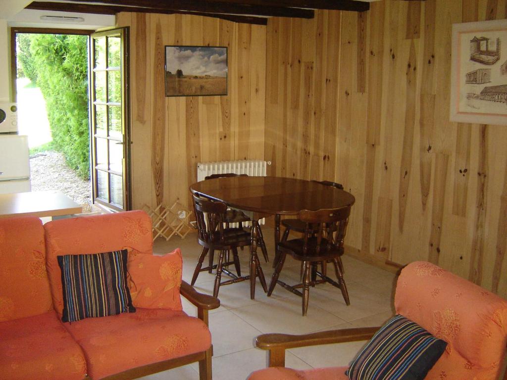 Relais De La Vallée De L'ource photo 3