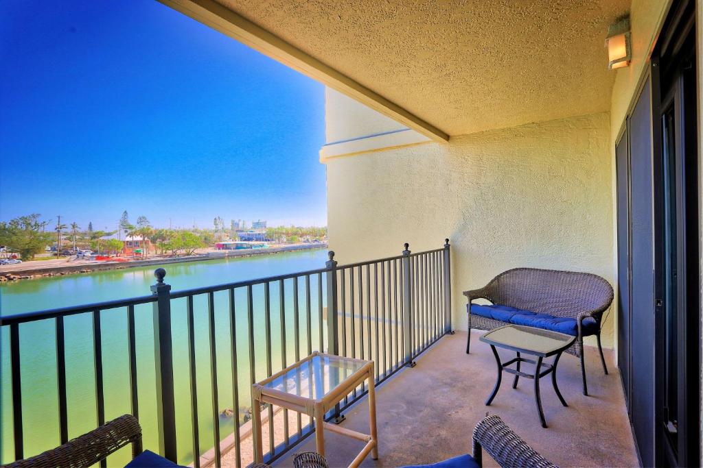 Land's End 4-304 Bay Front - Premier image
