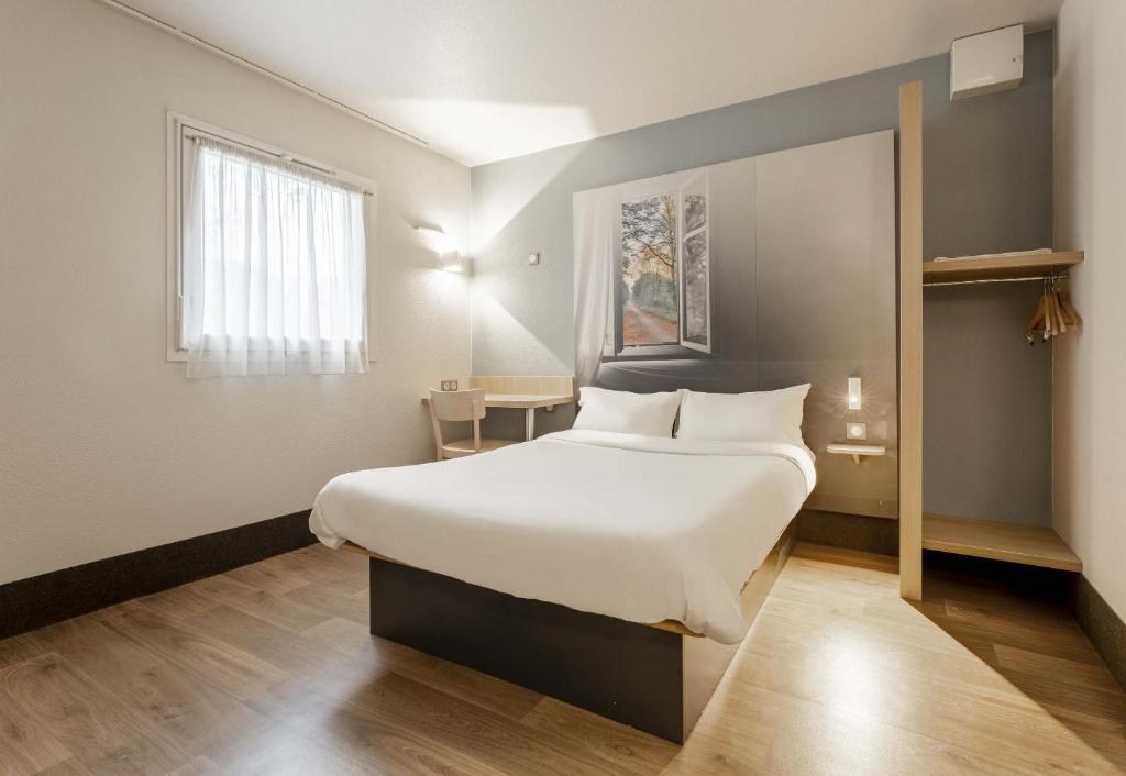 B&B HOTEL Douai Parc des Expos Cuincy - Tap to explore photos
