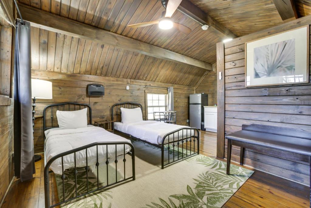 Rustic Retreat with Pool Access Near NOLA! image