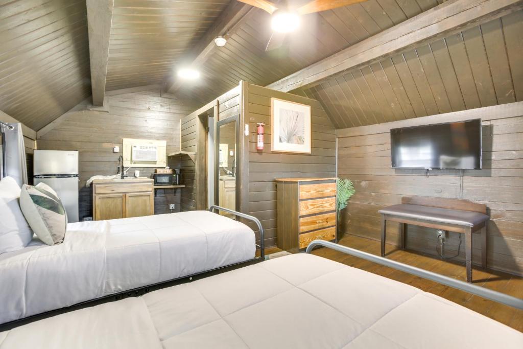 NOLA Area Retreat with Heated Pool Access! image
